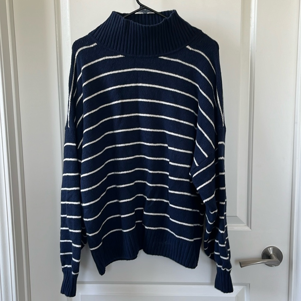 Gap Oversized knit sweater, blue and white, size XL